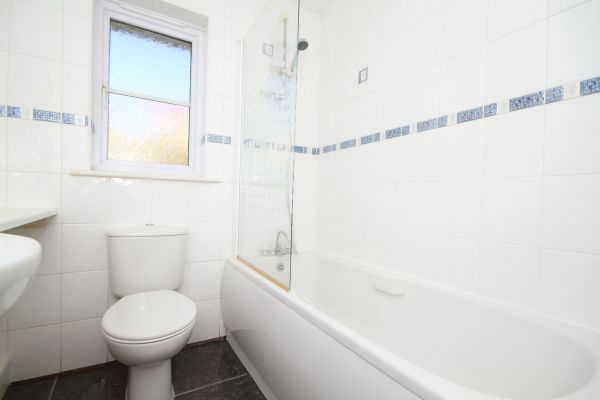 Cost of Shower Window Replacement in Encinitas